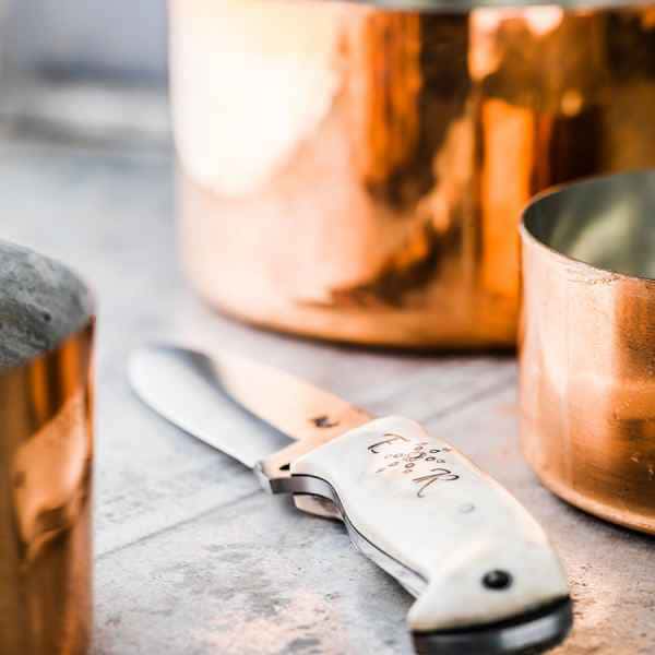 photographe nature morte couteau chef flocons de sel
